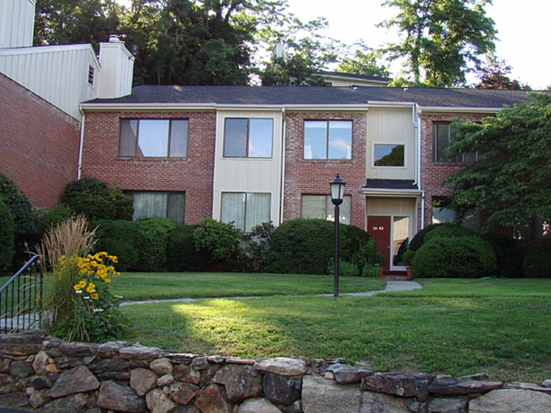 Norwalk Complexes Dorlon Terrace Condominiums